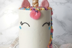 Unicorn - Vanilla Cake filled with Strawberry Compote