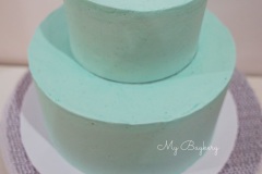 Vanilla Cake with Vanilla Swiss Meringue Buttercream. Adorned with edible Snowflake paper wafers