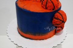 Vanilla Cake with Matcha Pudding Filling and Vanilla Swiss Meringue Buttercream