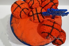 Vanilla Cake with Matcha Pudding Filling and Vanilla Swiss Meringue Buttercream